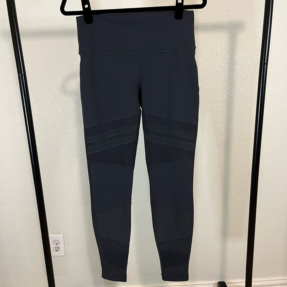 Lululemon mesh cutout leggings - Size 10 - Blue